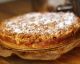 La torta di mele con tanti pezzetti di frutta golosa e un impasto morbido e soffice