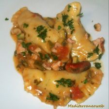 Ravioli di pasta fresca con tartare di pesce spada